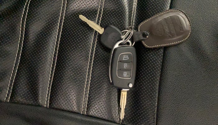 2020 Hyundai VENUE S 1.0 TURBO MT, Petrol, Manual, 33,014 km, Key Close Up