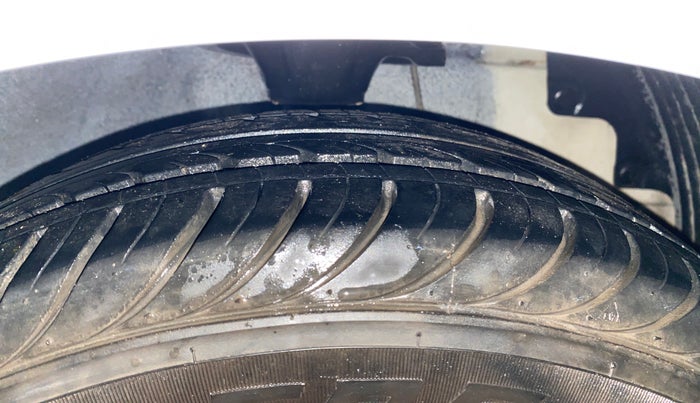 2013 Hyundai Eon MAGNA +, Petrol, Manual, 73,242 km, Right Front Tyre Tread