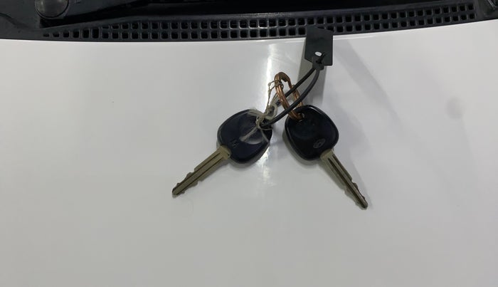 2013 Hyundai Eon MAGNA +, Petrol, Manual, 73,242 km, Key Close Up