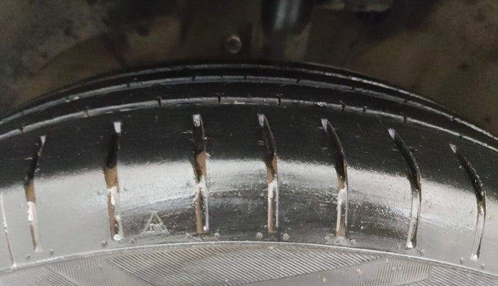 2021 Maruti Swift ZXI, Petrol, Manual, 27,489 km, Left Front Tyre Tread