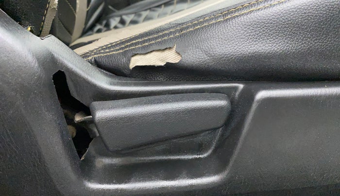 2019 Maruti Alto VXI, CNG, Manual, 74,562 km, Driver Side Adjustment Panel
