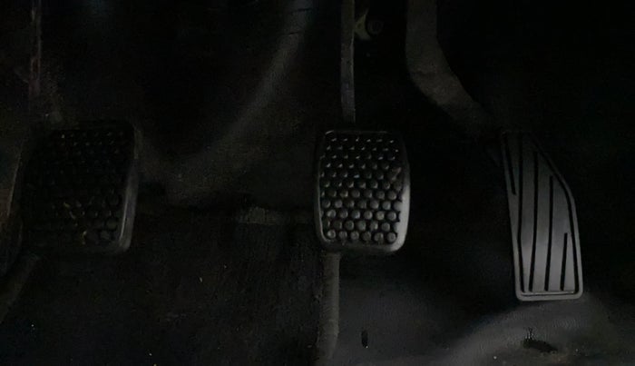 2019 Maruti Alto VXI, CNG, Manual, 74,562 km, Pedals