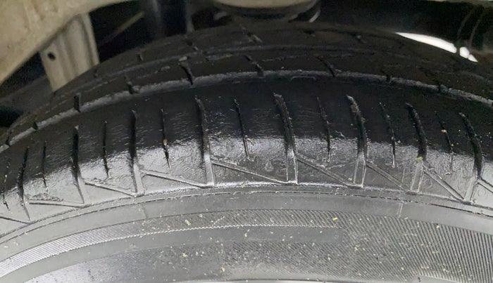 2019 Maruti Alto VXI, CNG, Manual, 74,562 km, Left Rear Tyre Tread
