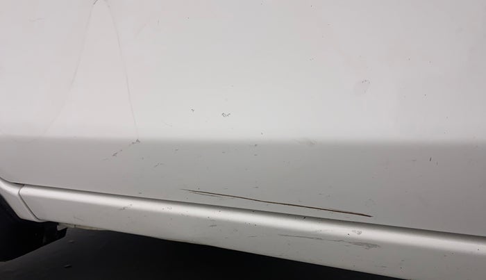 2019 Maruti Alto VXI, CNG, Manual, 74,562 km, Front passenger door - Slight discoloration