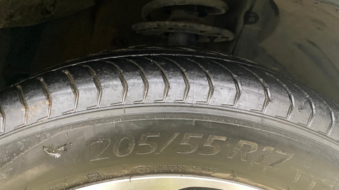 2021 Maruti XL6 ZETA AT, Petrol, Automatic, 28,292 km, Right Front Tyre Tread