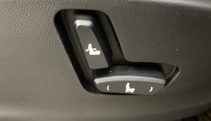 2021 MG HECTOR PLUS SHARP 2.0 DIESEL TURBO MT 6-STR, Diesel, Manual, 33,647 km, Driver Side Adjustment Panel