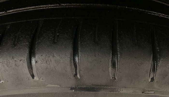 2021 MG HECTOR PLUS SHARP 2.0 DIESEL TURBO MT 6-STR, Diesel, Manual, 33,647 km, Right Front Tyre Tread