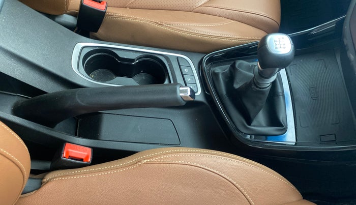 2021 MG HECTOR PLUS SHARP 2.0 DIESEL TURBO MT 6-STR, Diesel, Manual, 33,647 km, Gear Lever