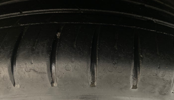 2021 MG HECTOR PLUS SHARP 2.0 DIESEL TURBO MT 6-STR, Diesel, Manual, 33,647 km, Left Front Tyre Tread