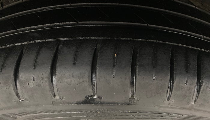 2021 MG HECTOR PLUS SHARP 2.0 DIESEL TURBO MT 6-STR, Diesel, Manual, 33,647 km, Right Rear Tyre Tread