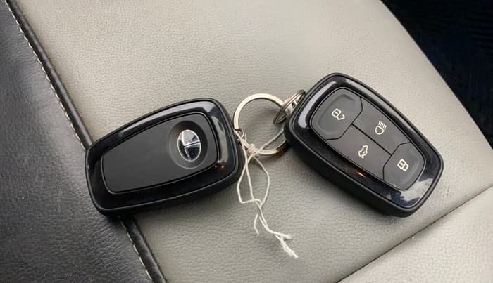 2021 Tata ALTROZ XT PETROL, Petrol, Manual, 32,075 km, Key Close Up