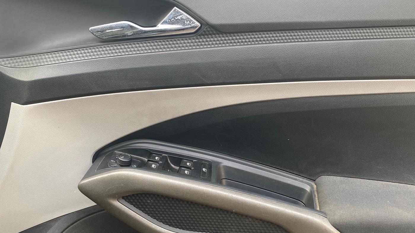 2025 Skoda Kylaq Signature Plus, Petrol, Manual, 30,494 km, Driver Side Door Panels Control