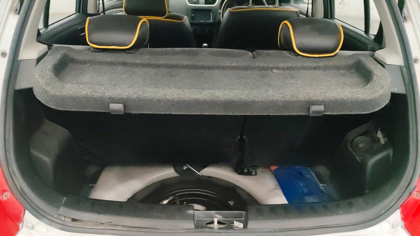 2015 Maruti Swift VXI, Petrol, Manual, 1,08,803 km, Boot Inside