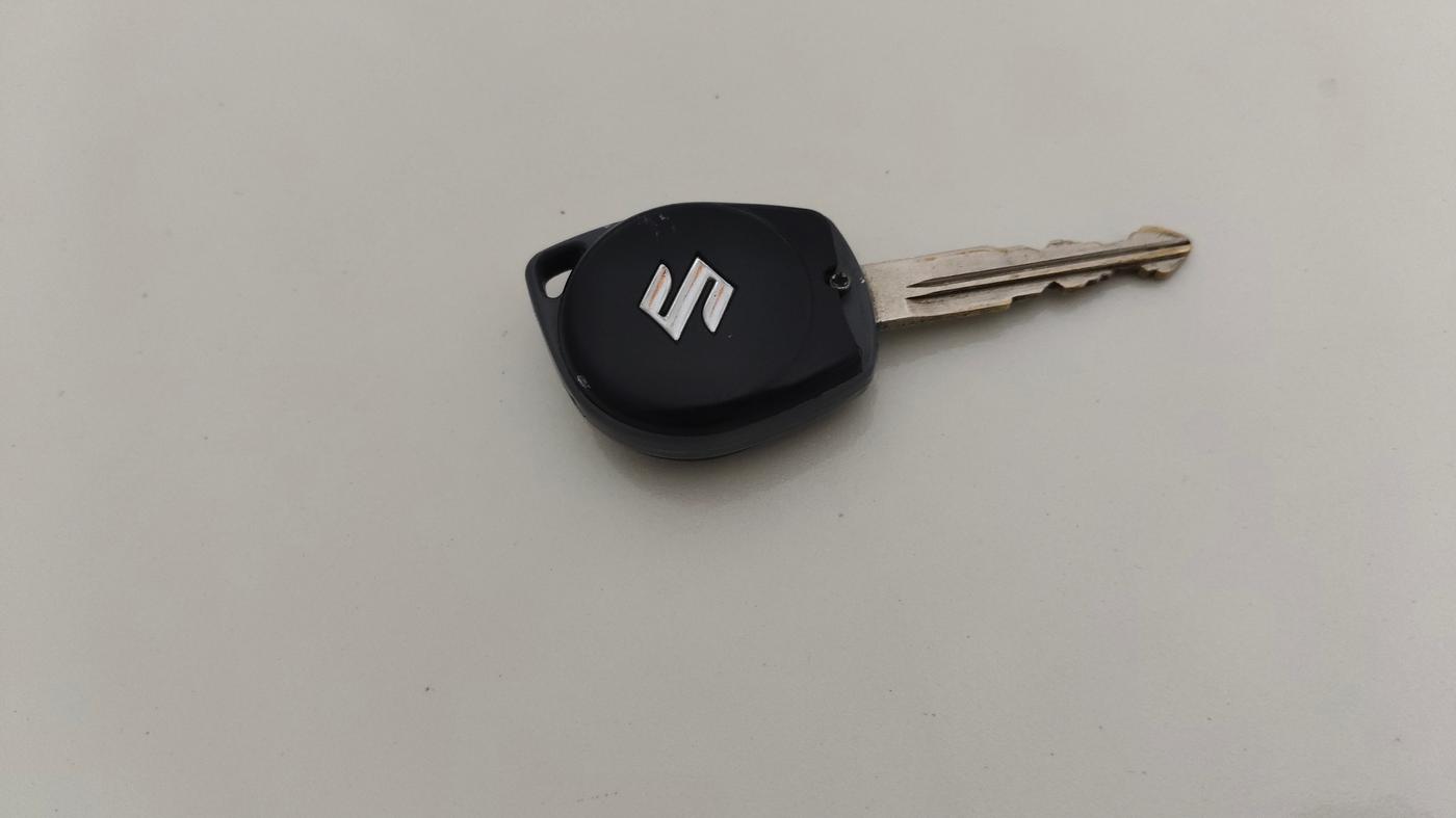 2015 Maruti Swift VXI, Petrol, Manual, 1,08,803 km, Key Close Up