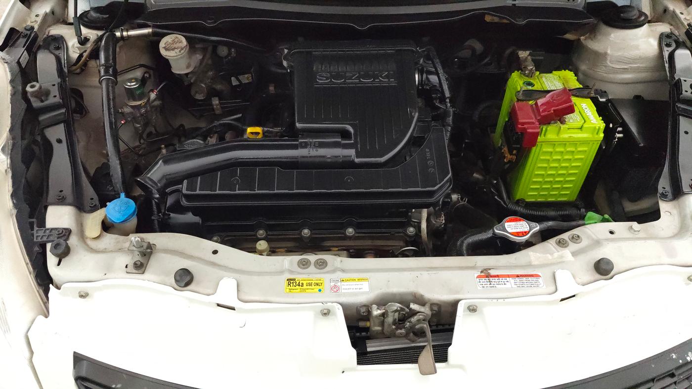 2015 Maruti Swift VXI, Petrol, Manual, 1,08,803 km, Engine View