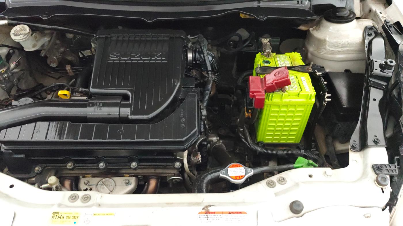 2015 Maruti Swift VXI, Petrol, Manual, 1,08,803 km, Engine View - Left