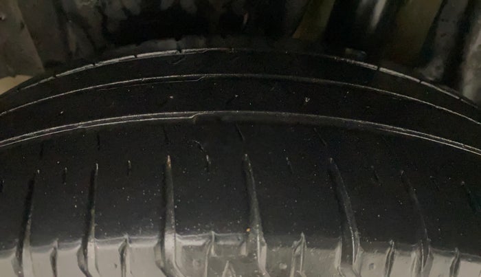 2021 Maruti XL6 ALPHA MT, Petrol, Manual, 50,103 km, Left Rear Tyre Tread