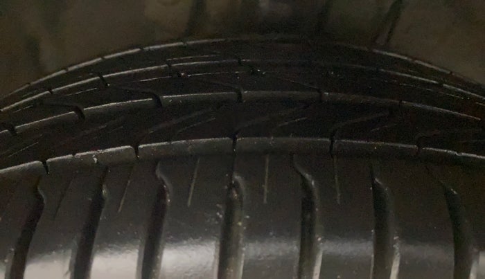 2012 Hyundai i20 SPORTZ 1.2, Petrol, Manual, 44,114 km, Right Front Tyre Tread