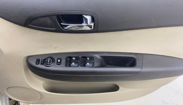 2012 Hyundai i20 SPORTZ 1.2, Petrol, Manual, 44,114 km, Driver Side Door Panels Control