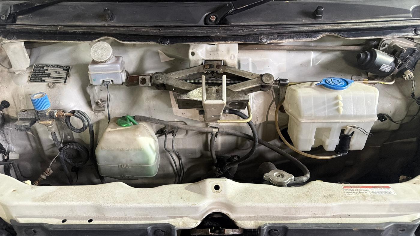 2016 Maruti Eeco 7 STR, CNG, Manual, 91,727 km, Engine View