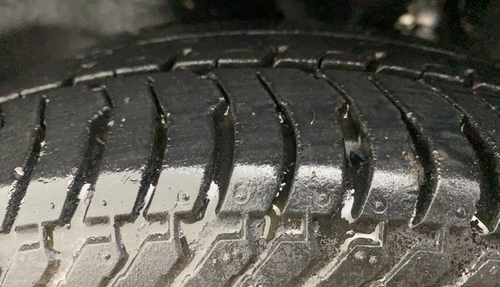 2013 Maruti Alto K10 LXI, Petrol, Manual, 73,152 km, Left Front Tyre Tread