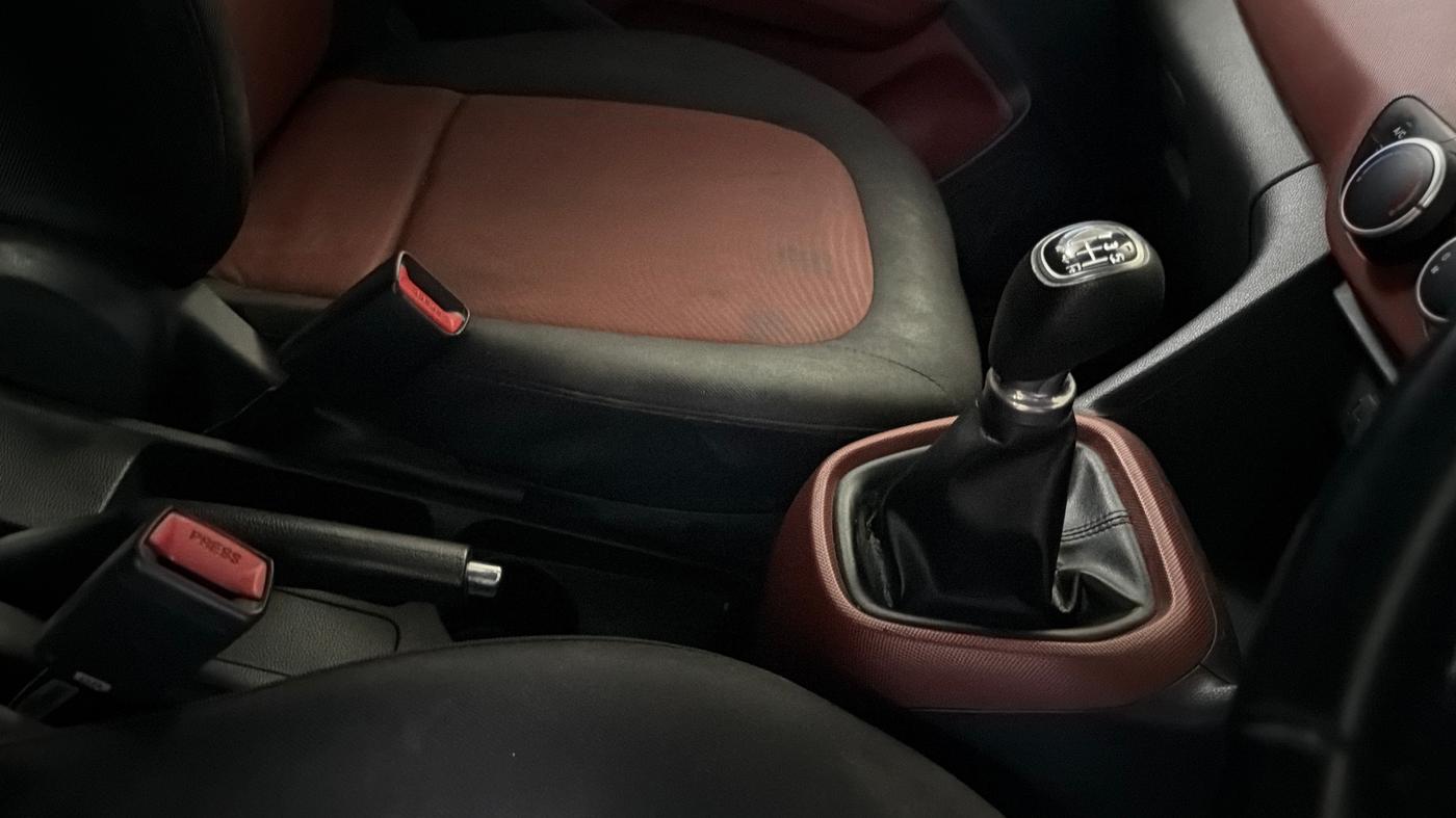2014 Hyundai Grand i10 SPORTS EDITION 1.2L KAPPA VTVT, Petrol, Manual, 65,671 km, Gear Lever