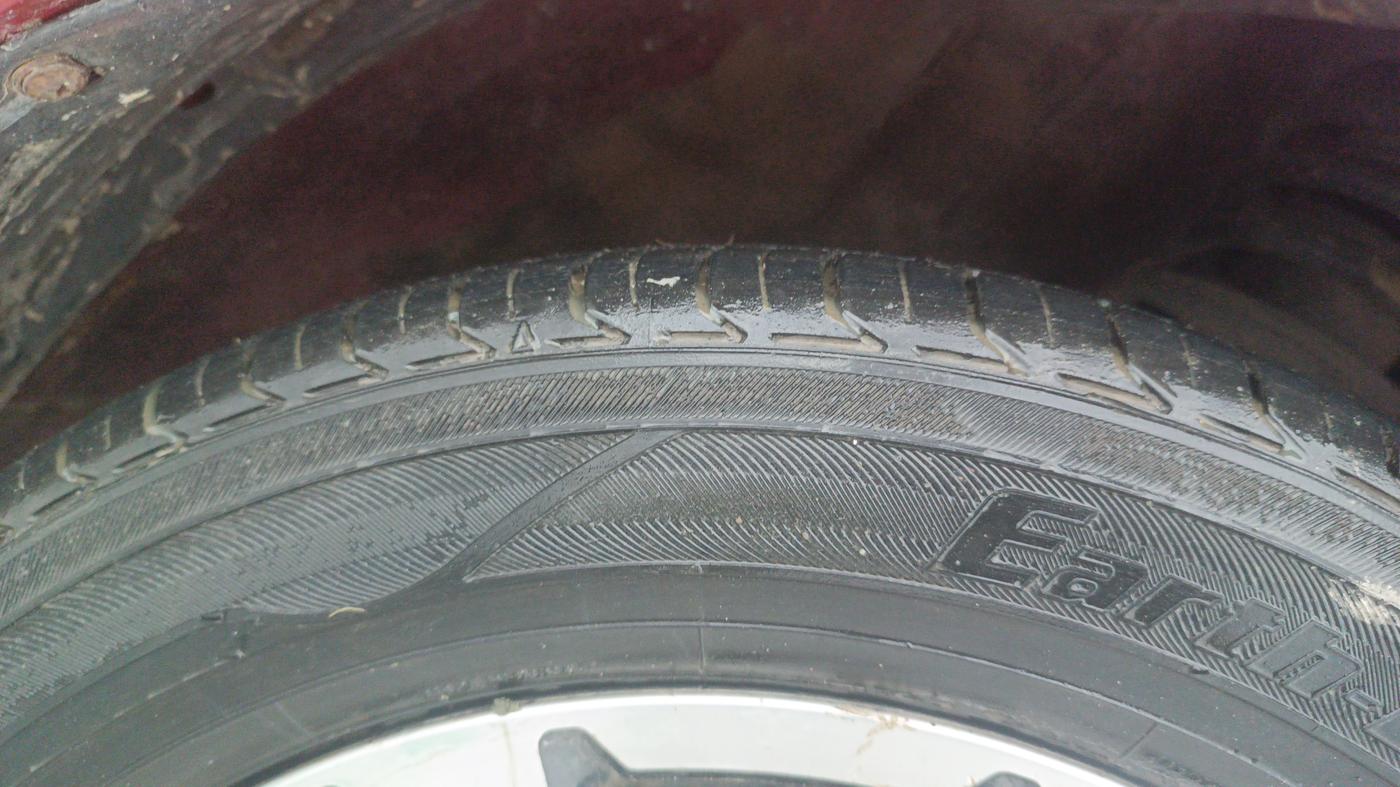 2017 Toyota Etios Liva VX, Petrol, Manual, 76,996 km, Right Front Tyre Tread