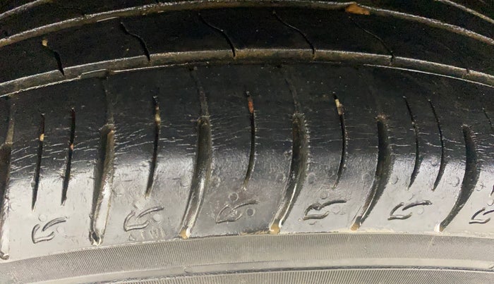 2018 Maruti Vitara Brezza ZDI PLUS, Diesel, Manual, 68,583 km, Right Rear Tyre Tread