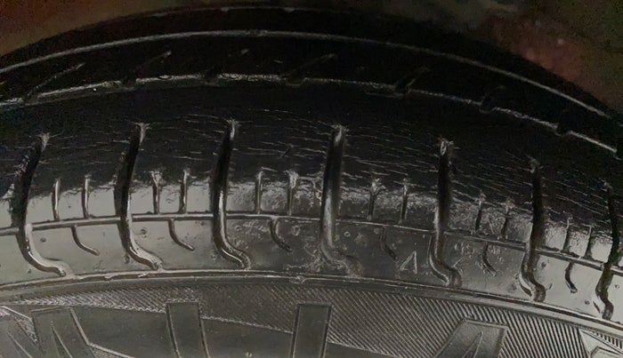 2015 Maruti Alto 800 VXI, Petrol, Manual, 23,721 km, Right Rear Tyre Tread
