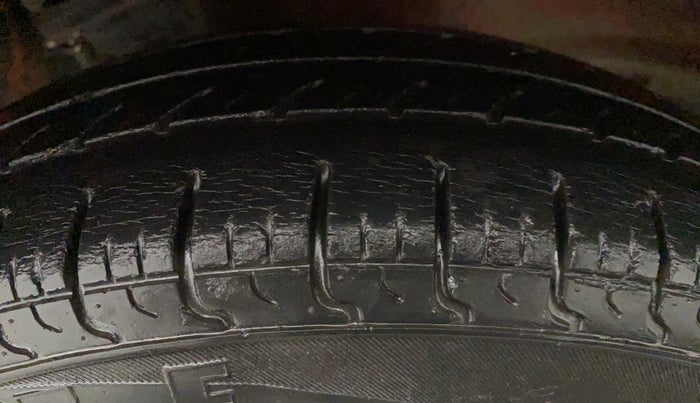 2015 Maruti Alto 800 VXI, Petrol, Manual, 23,721 km, Left Front Tyre Tread