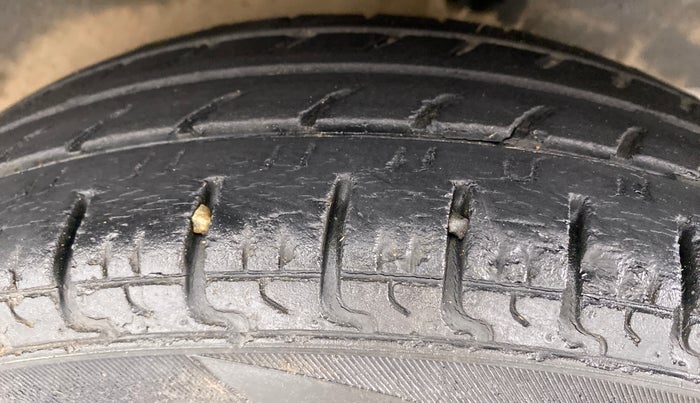 2016 Renault Kwid RXT, Petrol, Manual, 36,375 km, Left Rear Tyre Tread