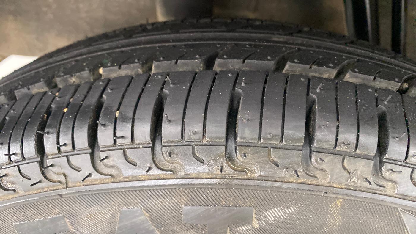 2016 Renault Kwid RXT, Petrol, Manual, 36,375 km, Right Rear Tyre Tread