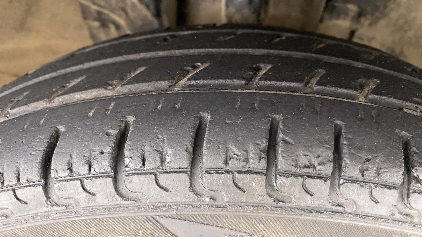 2016 Renault Kwid RXT, Petrol, Manual, 36,375 km, Right Front Tyre Tread