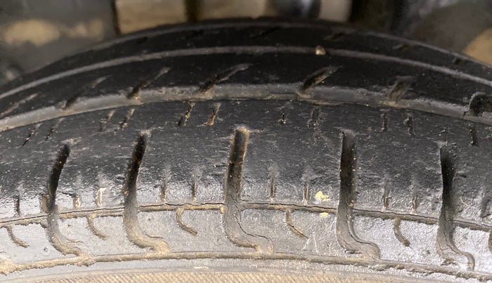 2016 Renault Kwid RXT, Petrol, Manual, 36,375 km, Left Front Tyre Tread