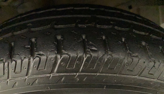 2017 Maruti Wagon R 1.0 LXI CNG, CNG, Manual, 21,482 km, Left Front Tyre Tread