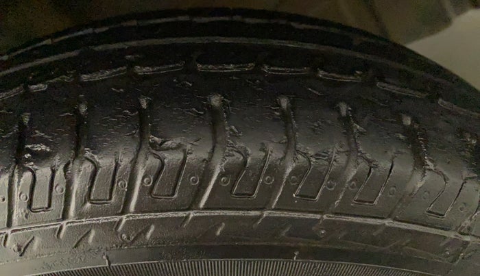 2017 Maruti Wagon R 1.0 LXI CNG, CNG, Manual, 21,482 km, Left Rear Tyre Tread