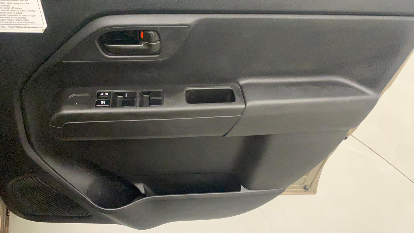 2021 Maruti New Wagon-R LXI CNG (O) 1.0, CNG, Manual, 50,486 km, Driver Side Door Panels Control