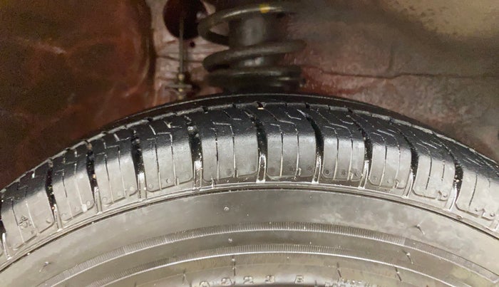 2014 Maruti Alto 800 LXI, Petrol, Manual, 1,01,422 km, Right Front Tyre Tread