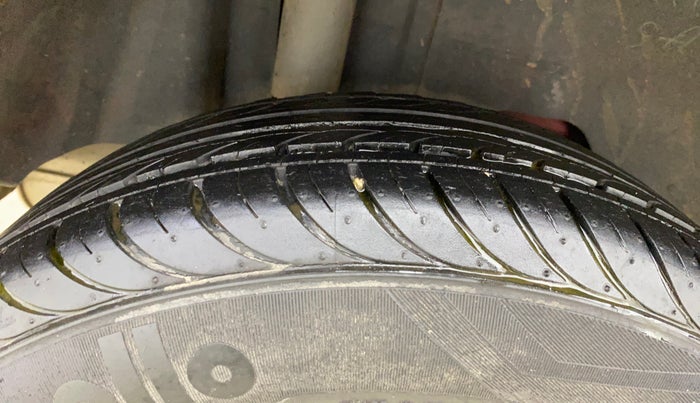2017 Ford Figo Aspire TITANIUM 1.2 PETROL, Petrol, Manual, 30,082 km, Right Rear Tyre Tread