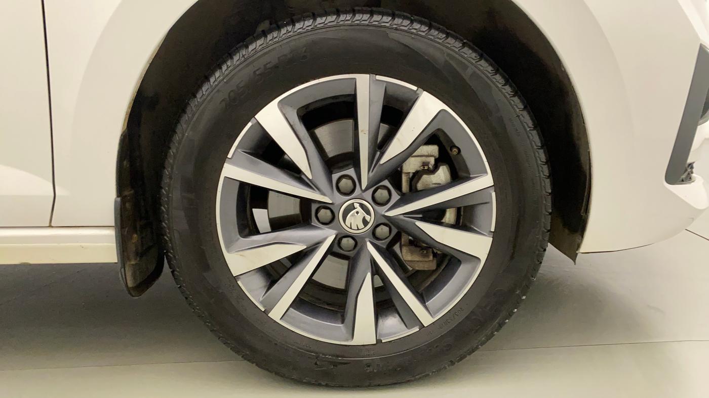 2023 Skoda SLAVIA STYLE 1.5L TSI DSG, Petrol, Automatic, 4,837 km, Right Front Wheel