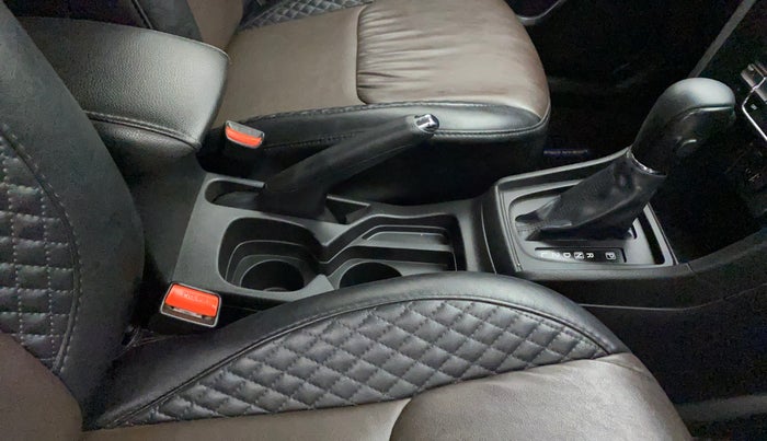 2022 Toyota URBAN CRUISER PREMIUM GRADE AT, Petrol, Automatic, 31,322 km, Gear Lever