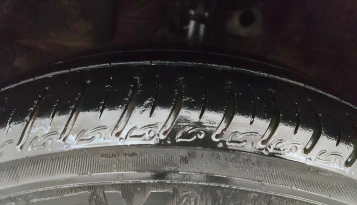 2015 Honda Amaze 1.2L I-VTEC S, Petrol, Manual, 68,154 km, Left Front Tyre Tread