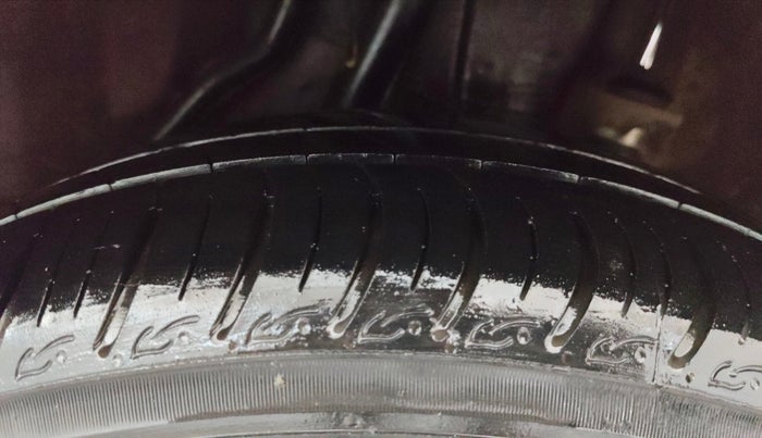 2015 Honda Amaze 1.2L I-VTEC S, Petrol, Manual, 68,154 km, Left Rear Tyre Tread
