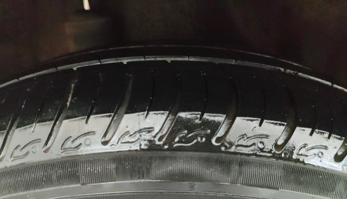2015 Honda Amaze 1.2L I-VTEC S, Petrol, Manual, 68,154 km, Right Rear Tyre Tread