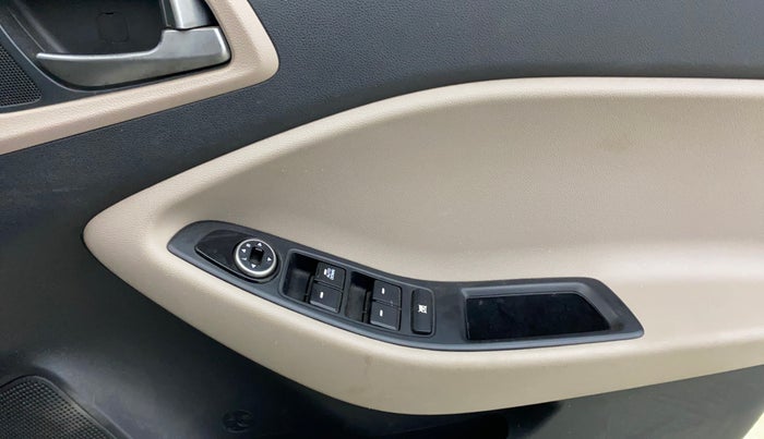 2016 Hyundai Elite i20 MAGNA 1.2, Petrol, Manual, 34,337 km, Driver Side Door Panels Control