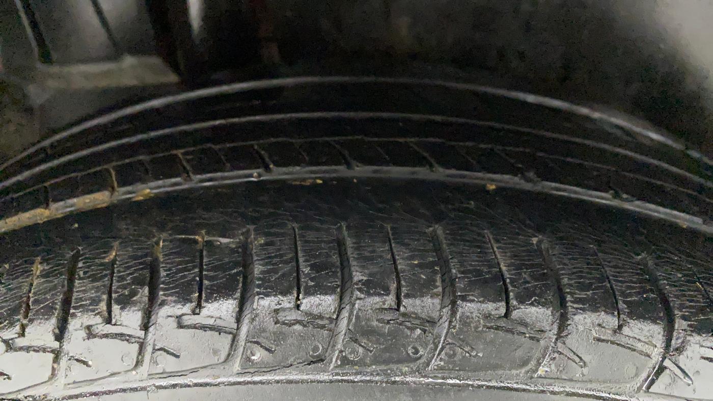2014 Maruti Ertiga LXI, Petrol, Manual, 73,678 km, Right Rear Tyre Tread