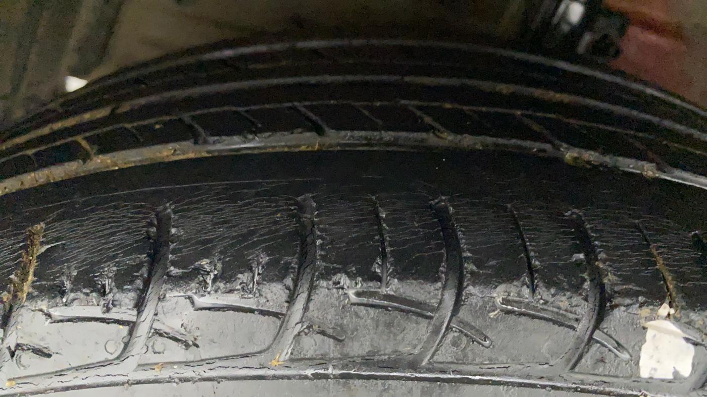 2014 Maruti Ertiga LXI, Petrol, Manual, 73,678 km, Left Front Tyre Tread