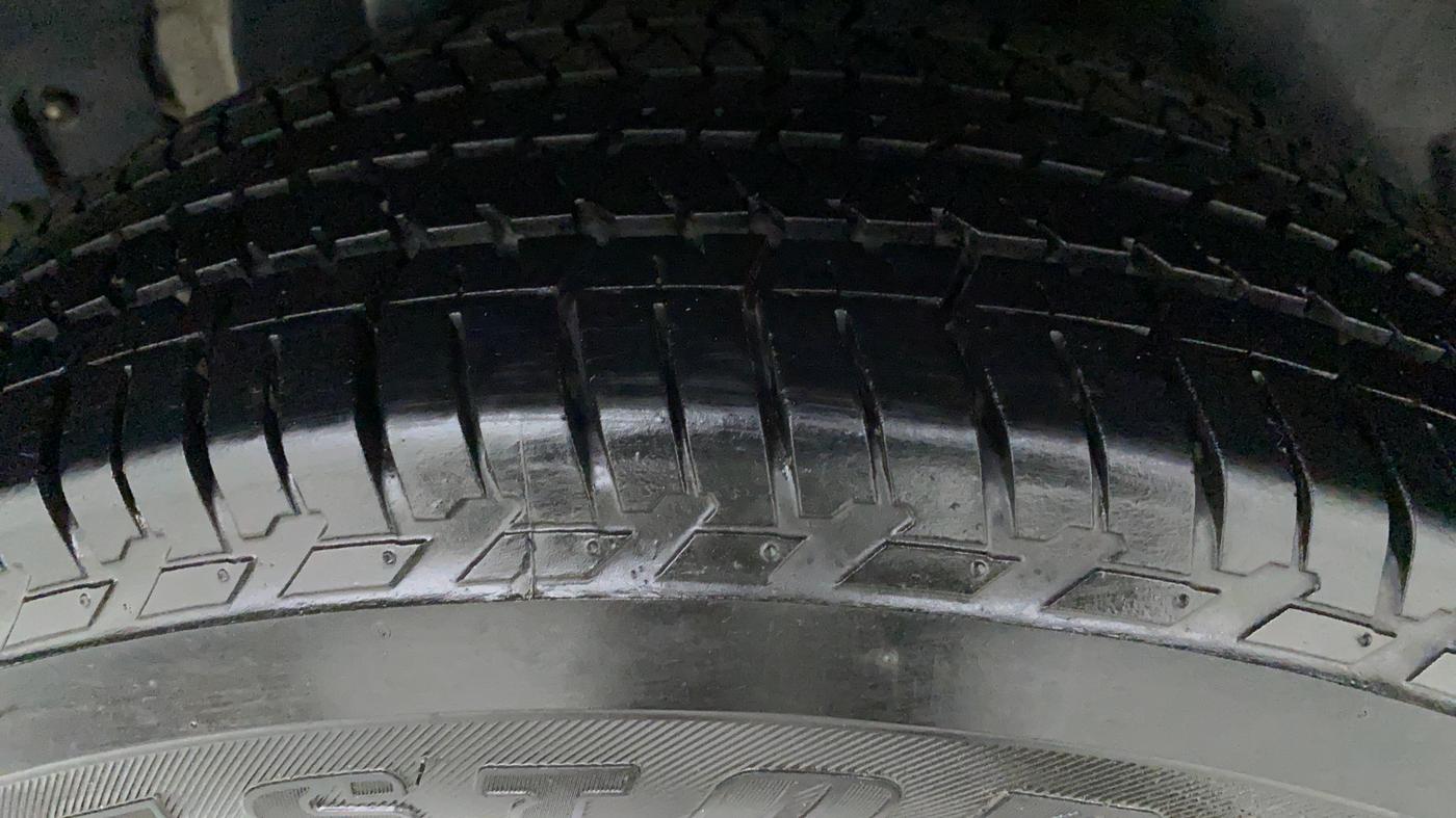 2020 Mahindra XUV500 W9, Diesel, Manual, 21,468 km, Right Rear Tyre Tread
