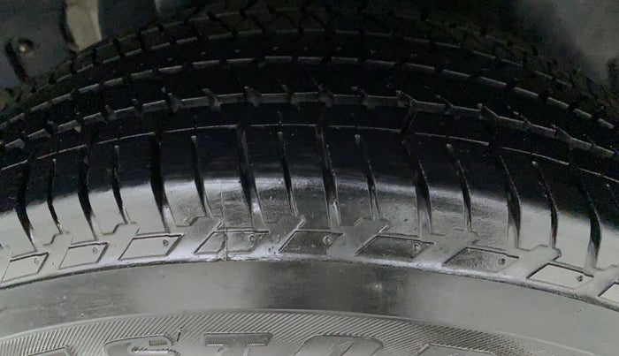 2020 Mahindra XUV500 W9, Diesel, Manual, 21,468 km, Right Rear Tyre Tread