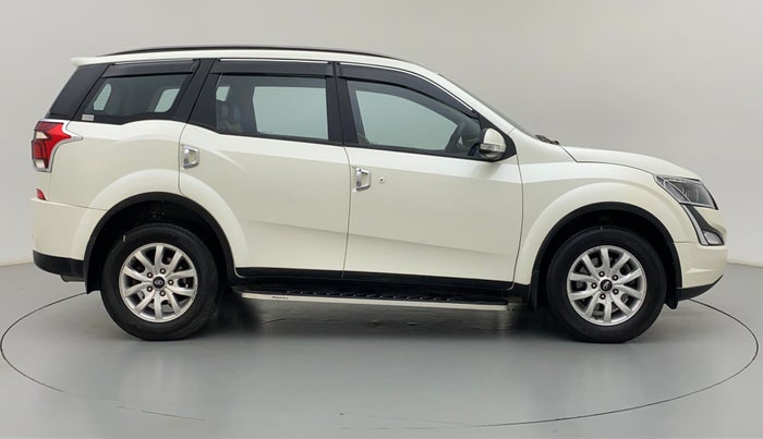 2020 Mahindra XUV500 W9, Diesel, Manual, 21,468 km, Right Side View
